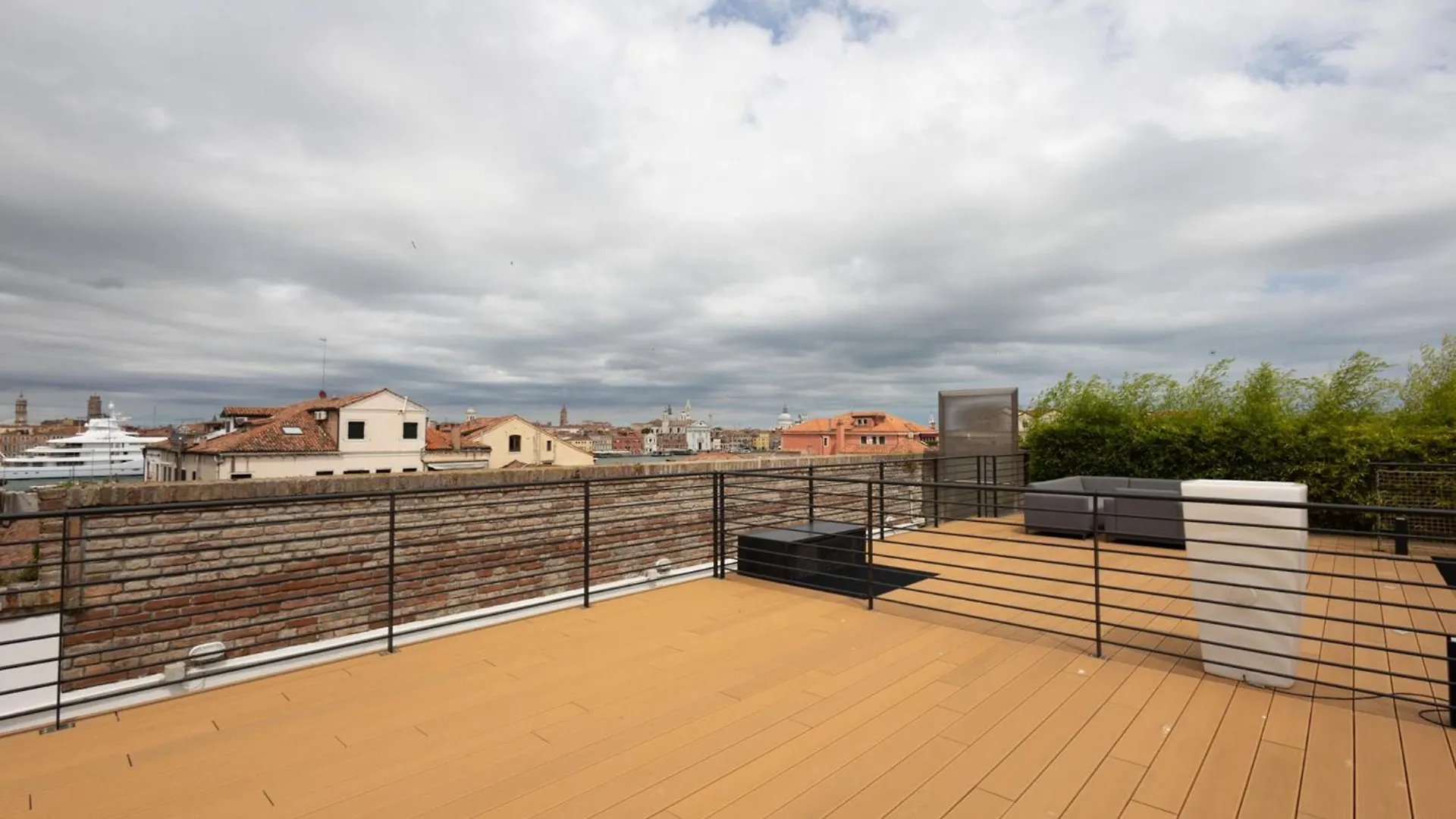 Venice Penthouse - Loft With Canal View