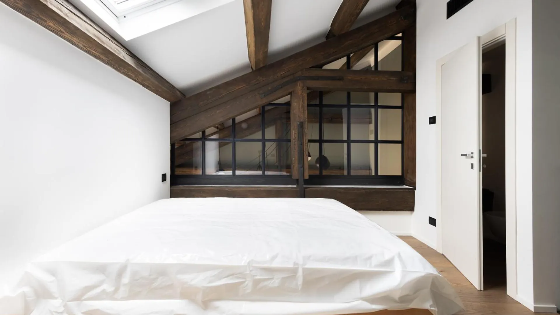 Venice Penthouse - Loft With Canal View Apartment